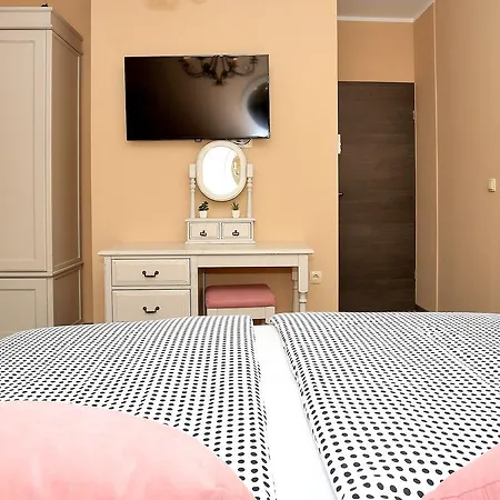 Shabby Chic Apartment *