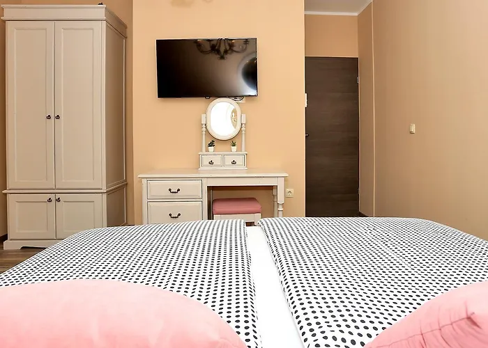 Shabby Chic Apartment *